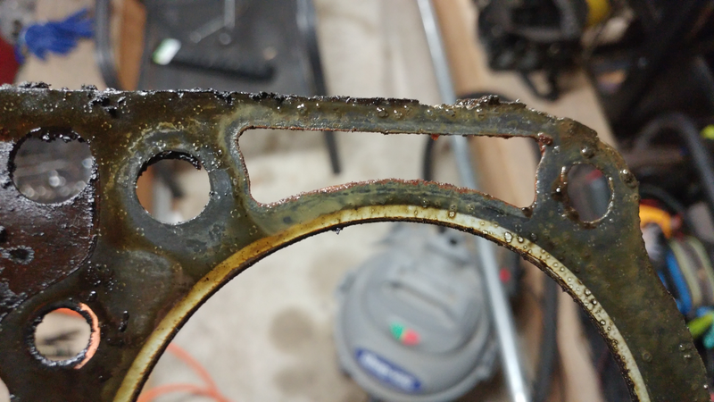Illustration for article titled Tale of Two Head Gaskets - DisassemblyÂ